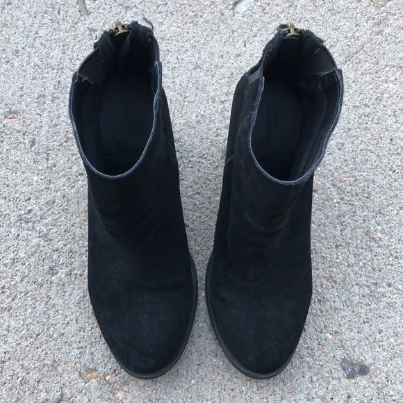 Urban Outfitters • Black suede booties - Picture 4 of 6
